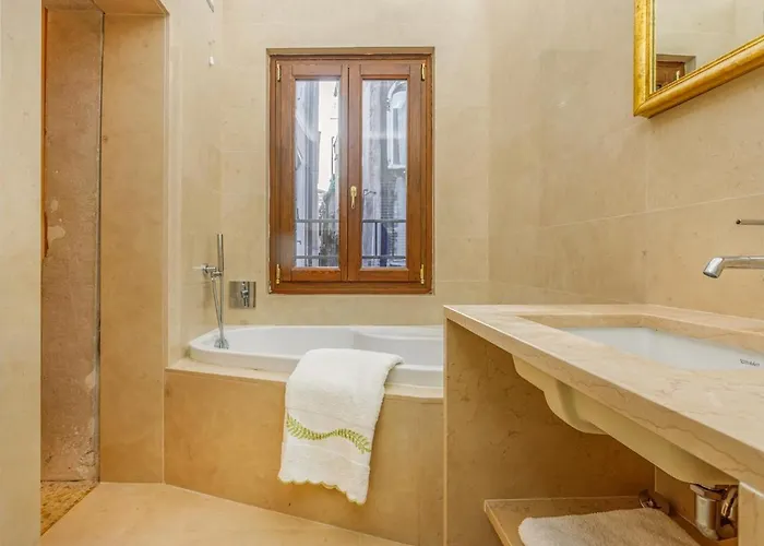 Canal View San Marco Rialto - Dogaressa Palace 1872 Velence